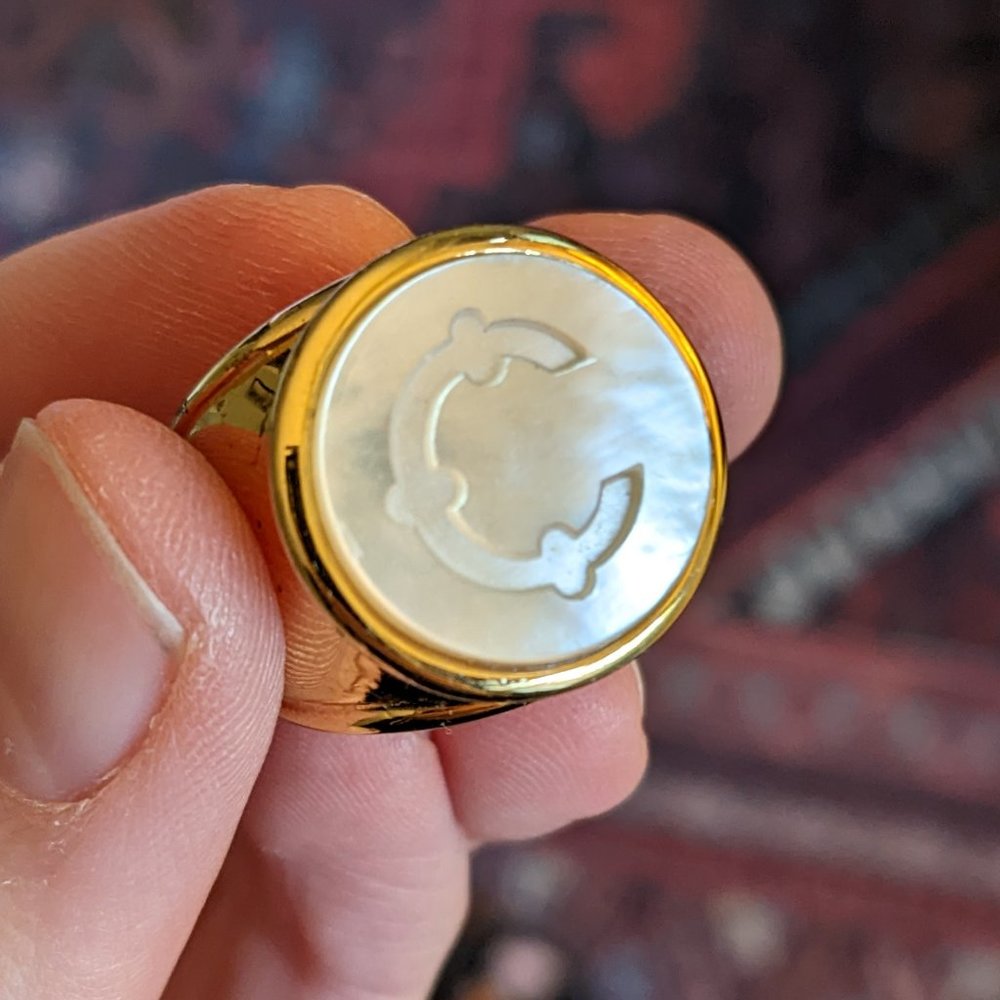 ASHA classic initial ring C mother of pearl size 7